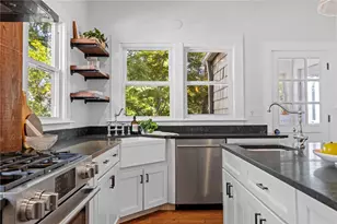 15 Bradford Ave, Newport, RI 02840 - Photo 9