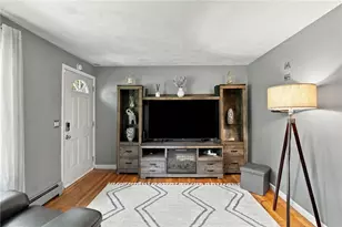 17 Pleasant View Cir, Smithfield, RI 02828 - Photo 5