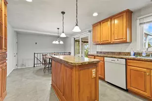 27 Bowman Dr, Warwick, RI 02889 - Photo 7