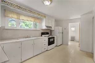 8 Wilder Ave, Westerly, RI 02891 - Photo 3