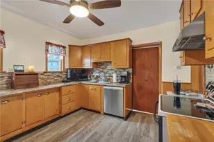 95 Thomas Ave, Pawtucket, RI 02860 - Photo 17
