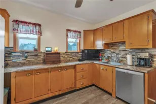 95 Thomas Ave, Pawtucket, RI 02860 - Photo 19