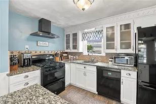153 Rice St, Pawtucket, RI 02861 - Photo 15