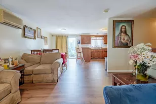 81 Petteys Ave, Providence, RI 02909 - Photo 7