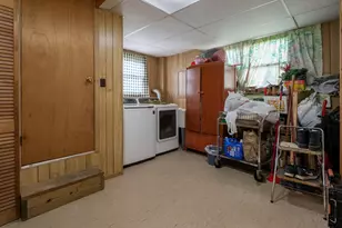81 Petteys Ave, Providence, RI 02909 - Photo 17
