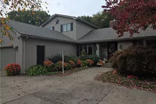 122 Elton Cir, Cranston, RI 02921 - Photo 3
