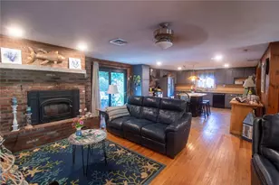 122 Elton Cir, Cranston, RI 02921 - Photo 17