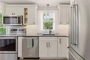 13 Tilley Ave, Newport, RI 02840 - Photo 7