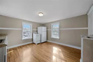 32 Houston Ave, Newport, RI 02840 - Photo 3