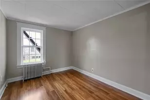32 Houston Ave, Newport, RI 02840 - Photo 13