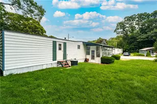 979 Toll Gate Rd, Warwick, RI 02886 - Photo 5
