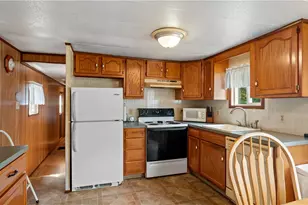 979 Toll Gate Rd, Warwick, RI 02886 - Photo 9