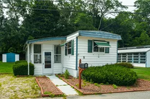 979 Toll Gate Rd, Warwick, RI 02886 - Photo 3
