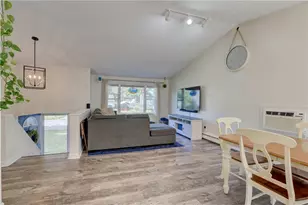 100 Holmes Rd, Warwick, RI 02888 - Photo 21