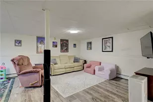 100 Holmes Rd, Warwick, RI 02888 - Photo 33
