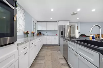 51 Cleveland Avenue, Cranston, RI 02920 - Photo 5
