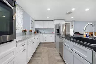 51 Cleveland Ave, Cranston, RI 02920 - Photo 5