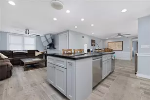 51 Cleveland Ave, Cranston, RI 02920 - Photo 7