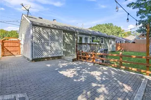 126 Vernon St, Warwick, RI 02889 - Photo 27
