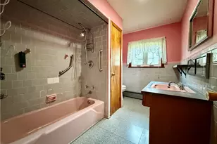 182 Highland St, Woonsocket, RI 02895 - Photo 17