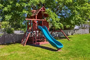 31 Redwood Rd, Portsmouth, RI 02871 - Photo 9