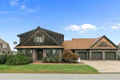 68 Seaview Avenue N, Swansea, MA 02777 - Photo 1