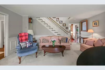 68 Seaview Avenue N, Swansea, MA 02777 - Photo 5