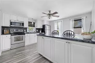 464 High St, Cumberland, RI 02864 - Photo 11