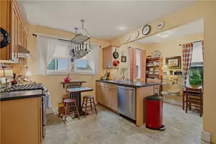 120 Bay View Ave, Cranston, RI 02905 - Photo 17