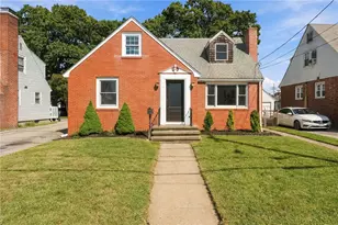 386 Norwood Ave, Warwick, RI 02888 - Photo 1