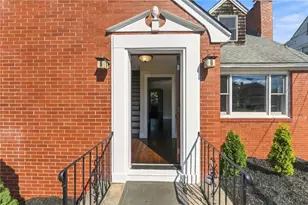 386 Norwood Ave, Warwick, RI 02888 - Photo 5
