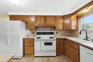 22 Baldino Dr, Cranston, RI 02920 - Photo 19