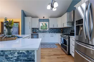 8 Robin Dr, North Kingstown, RI 02852 - Photo 9