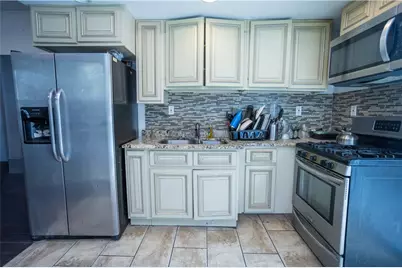 28 Yorkshire Street, Providence, RI 02908 - Photo 11