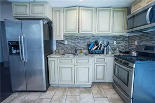 28 Yorkshire St, Providence, RI 02908 - Photo 11