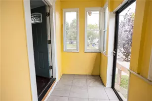 28 Yorkshire St, Providence, RI 02908 - Photo 9