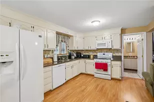 60 Sherman Ave, Cumberland, RI 02864 - Photo 5