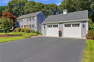 136 Briarwood Dr, South Kingstown, RI 02879 - Photo 3