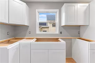 426 Public St, Providence, RI 02907 - Photo 11