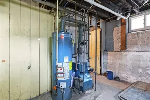 169 10th St, Providence, RI 02906 - Photo 29