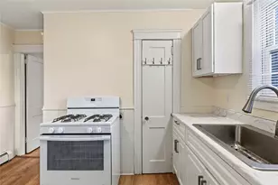 169 10th St, Providence, RI 02906 - Photo 11