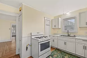 169 10th St, Providence, RI 02906 - Photo 9