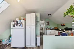 169 10th St, Providence, RI 02906 - Photo 27