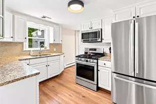 329 Maple St, Warwick, RI 02888 - Photo 7