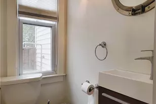 19 Carroll Ave, Newport, RI 02840 - Photo 9