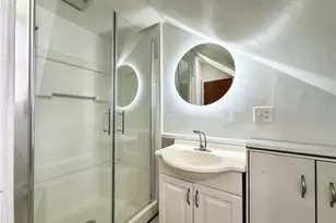 137 Sutton St, Providence, RI 02903 - Photo 9