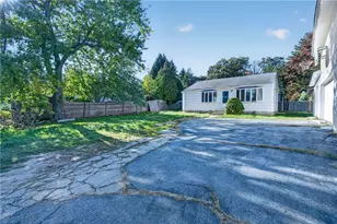 7 Belvedere St, Johnston, RI 02919 - Photo 5