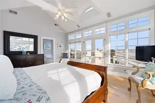 124 Memorial Blvd, Newport, RI 02840 - Photo 15