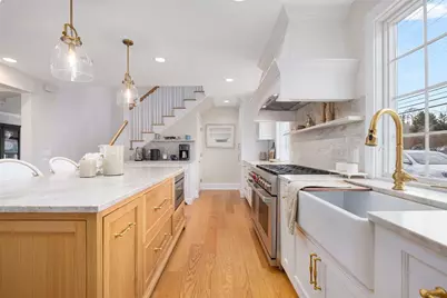 124 Memorial Boulevard, Newport, RI 02840 - Photo 5