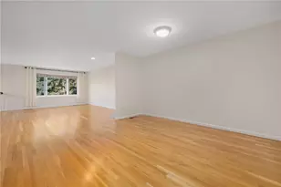 203 Dean Ridge Ct, Cranston, RI 02920 - Photo 11